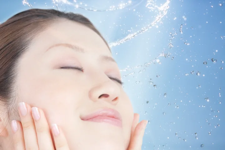 清らかなうるおい肌へ―顔を洗うエッセンス