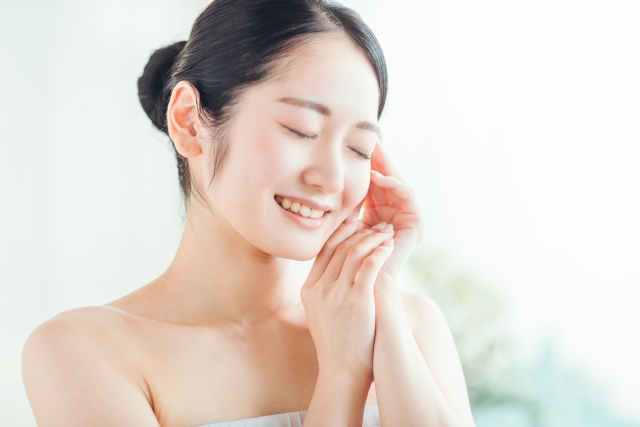 「保湿」と「保水」の違いを理解し、うるおい肌へ