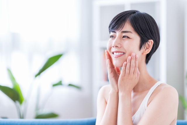 乾燥肌に悩んでいませんか？保湿と保水の違いを知るだけで肌の印象が変わる