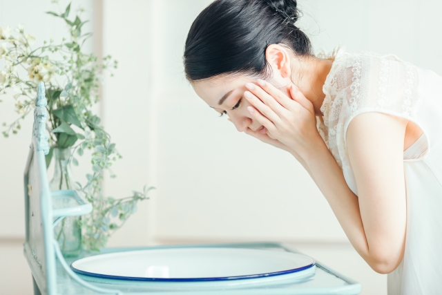 正しい洗顔で乾燥肌を改善 スキンケアの見直しポイント