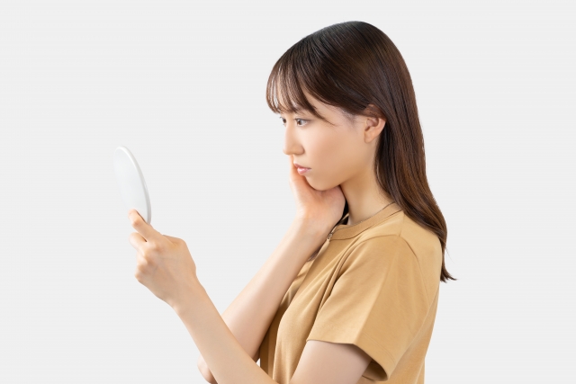 洗顔のやりすぎで起こる肌トラブル3つ｜乾燥・テカリ・ニキビ 