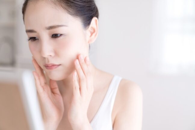 クレンジングで乾燥するのはなぜ？原因と見直したいケア習慣
